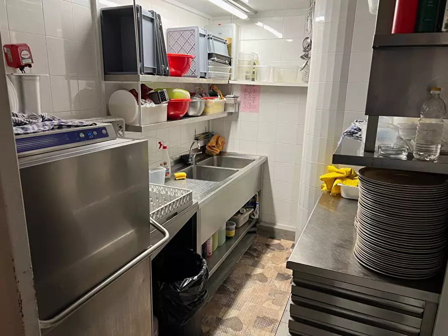 Immagine 14 di Locale commerciale in vendita  in via Quarto Ponte a Verona