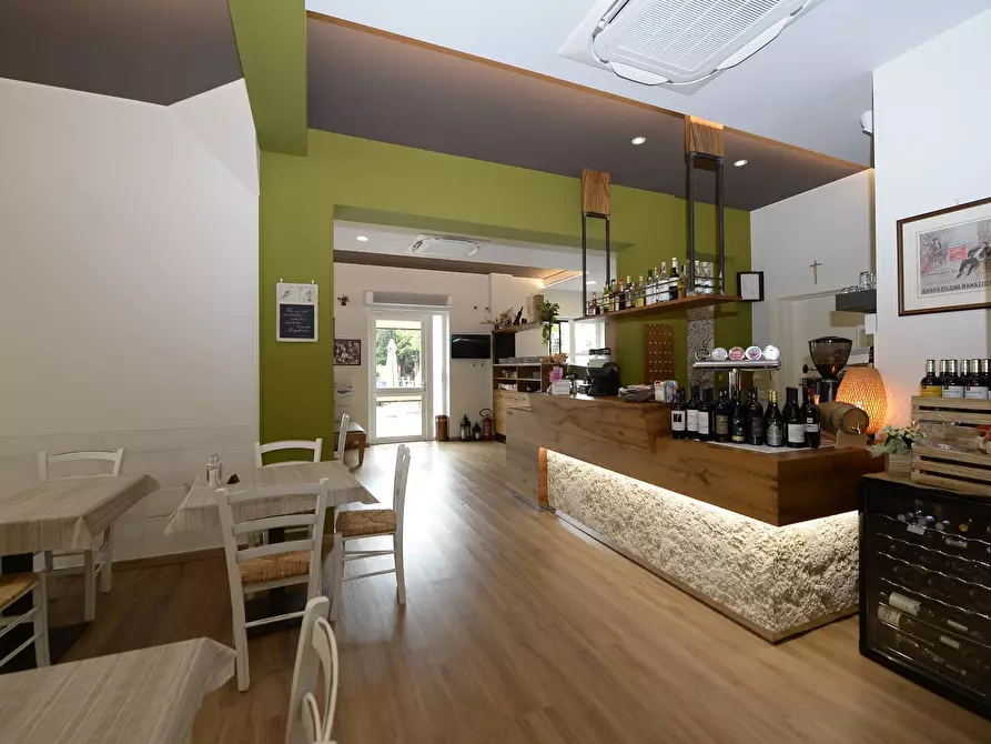 Immagine 3 di Locale commerciale in affitto  in via roma a Mantova