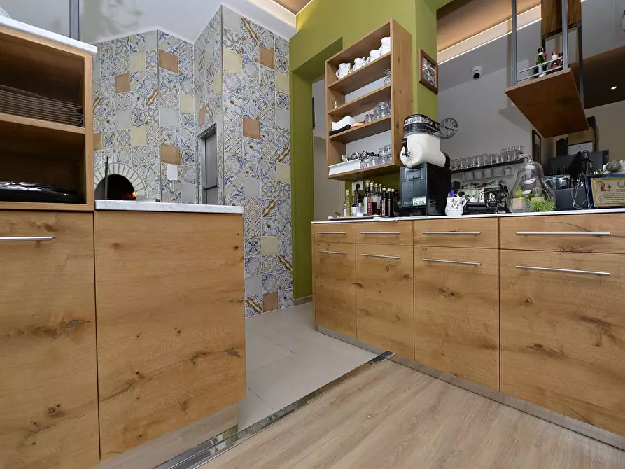 Immagine 4 di Locale commerciale in affitto  in via roma a Mantova