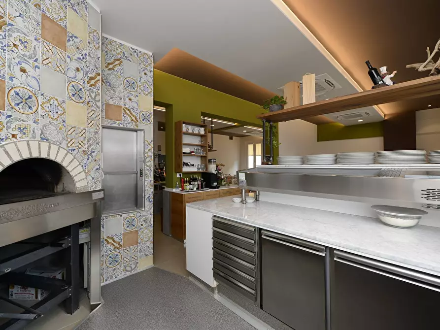 Immagine 6 di Locale commerciale in affitto  in via roma a Mantova