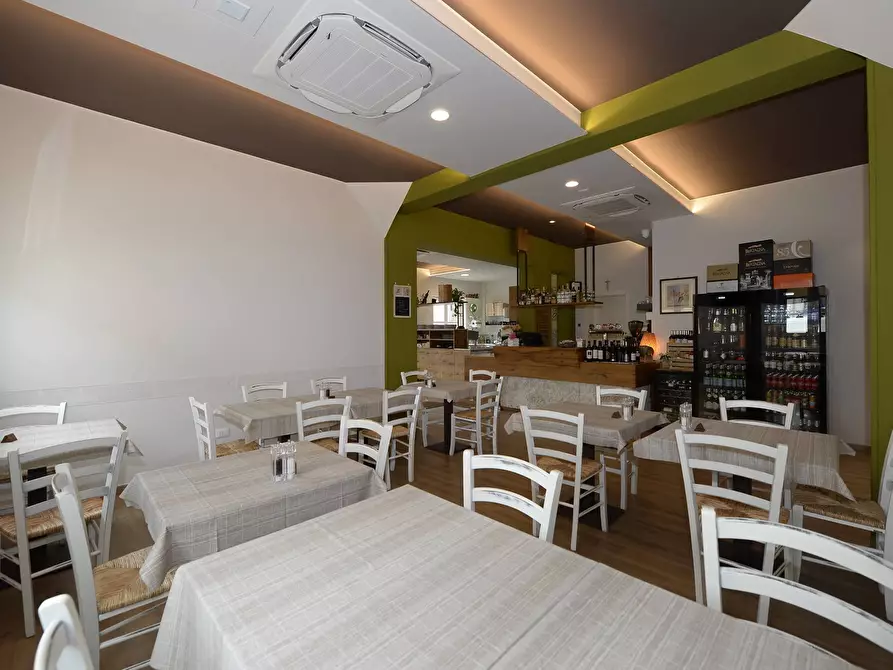 Immagine 7 di Locale commerciale in affitto  in via roma a Mantova