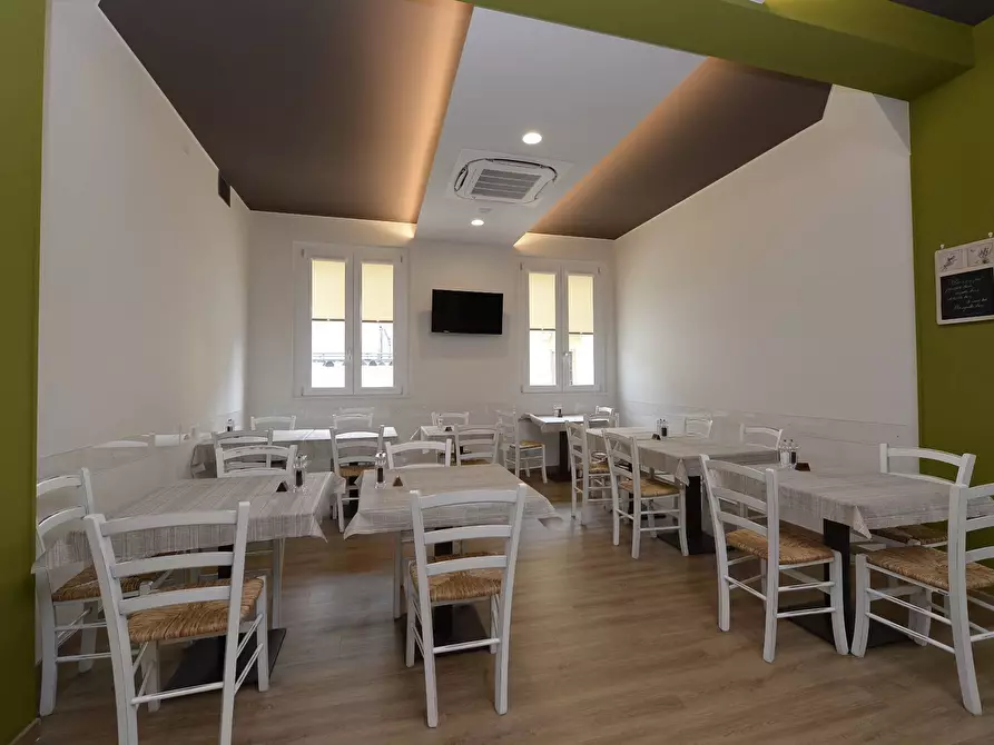 Immagine 13 di Locale commerciale in affitto  in via roma a Mantova