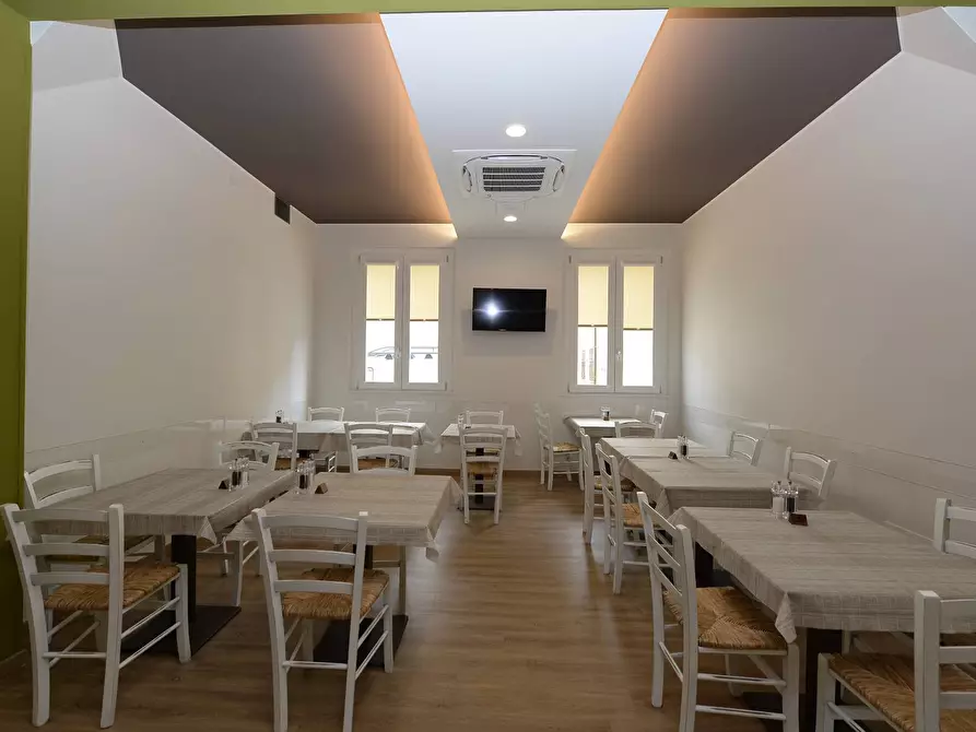 Immagine 16 di Locale commerciale in affitto  in via roma a Mantova