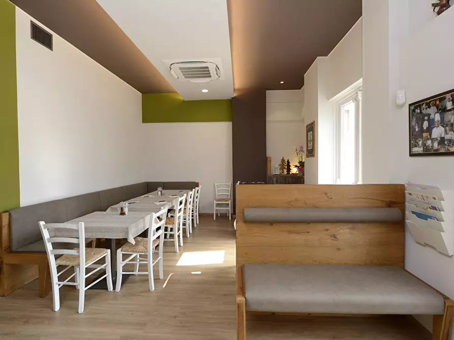 Immagine 19 di Locale commerciale in affitto  in via roma a Mantova