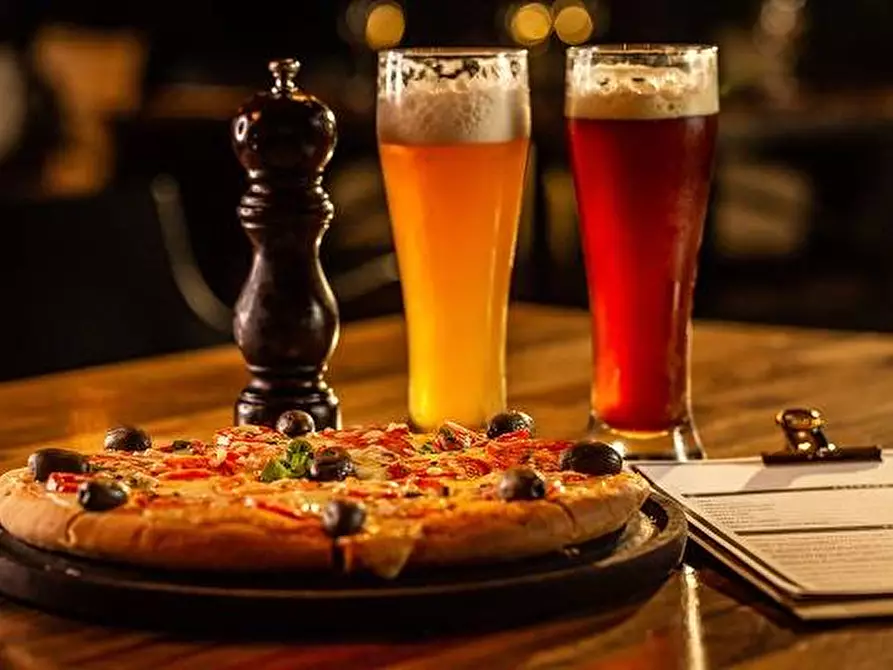 Immagine 1 di Bar / Ristorante in vendita  in via roma a Ostiglia