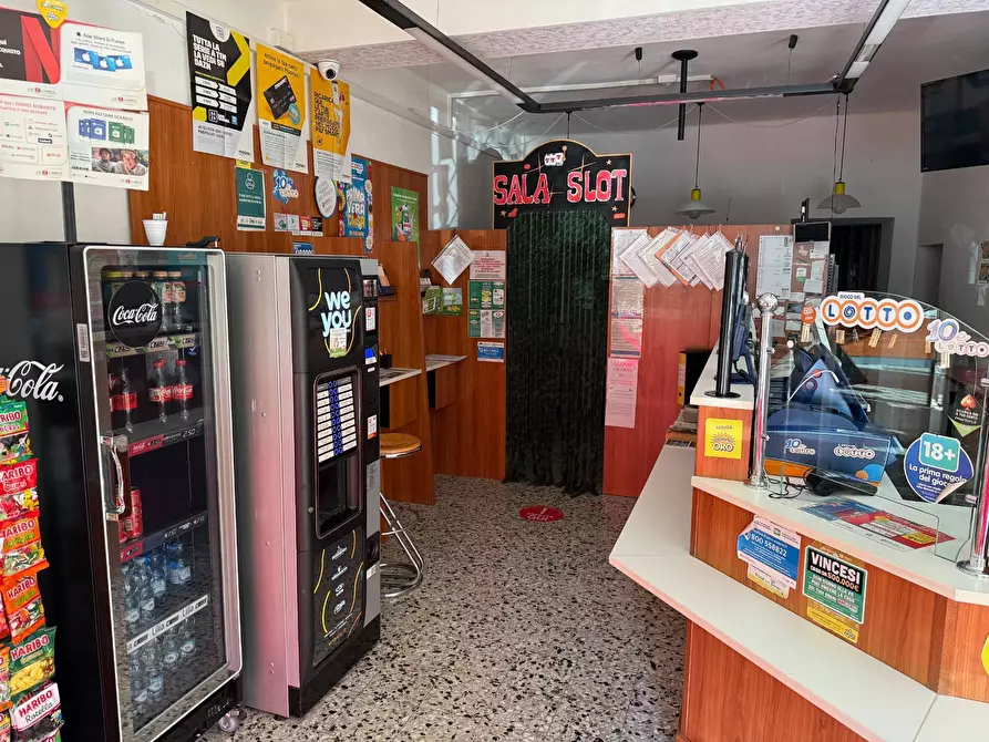 Immagine 2 di Attività commerciale in vendita  a San Pietro In Cariano