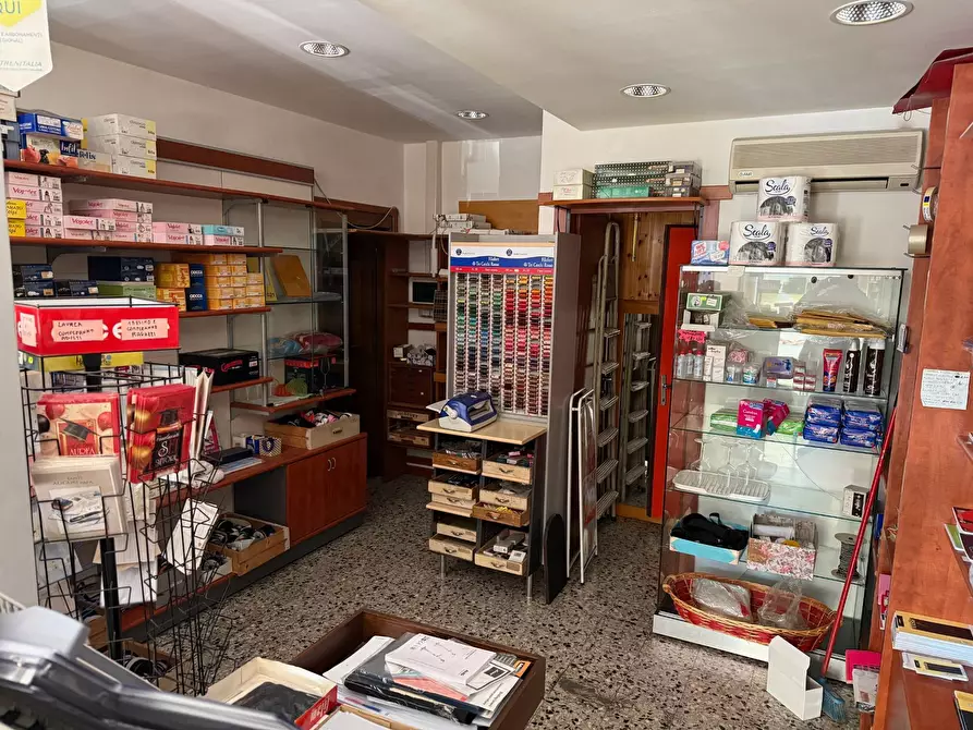 Immagine 4 di Attività commerciale in vendita  a San Pietro In Cariano