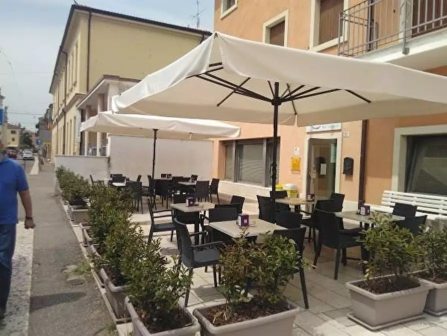 Immagine 4 di Locale commerciale in vendita  a Verona