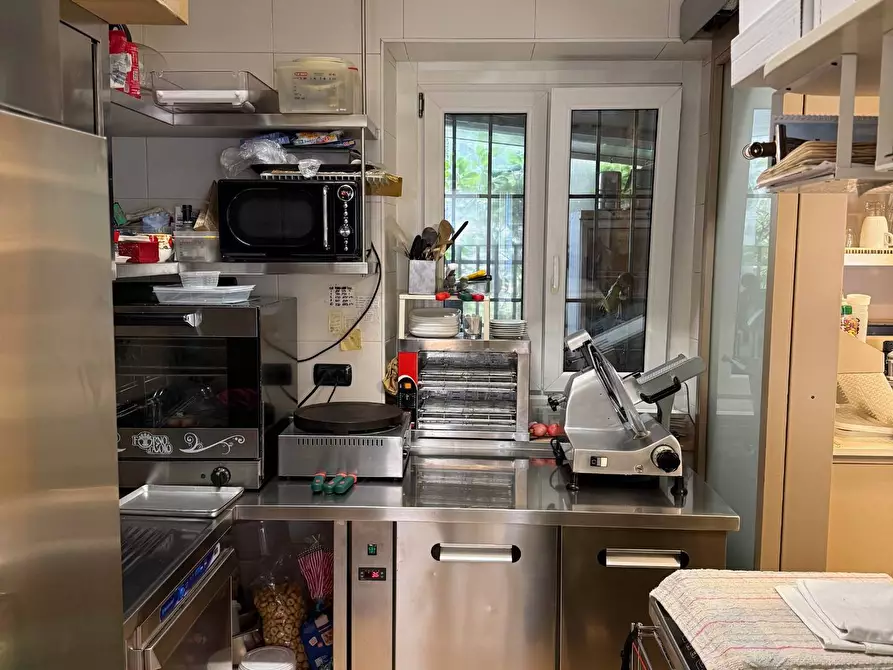 Immagine 7 di Locale commerciale in vendita  a Verona