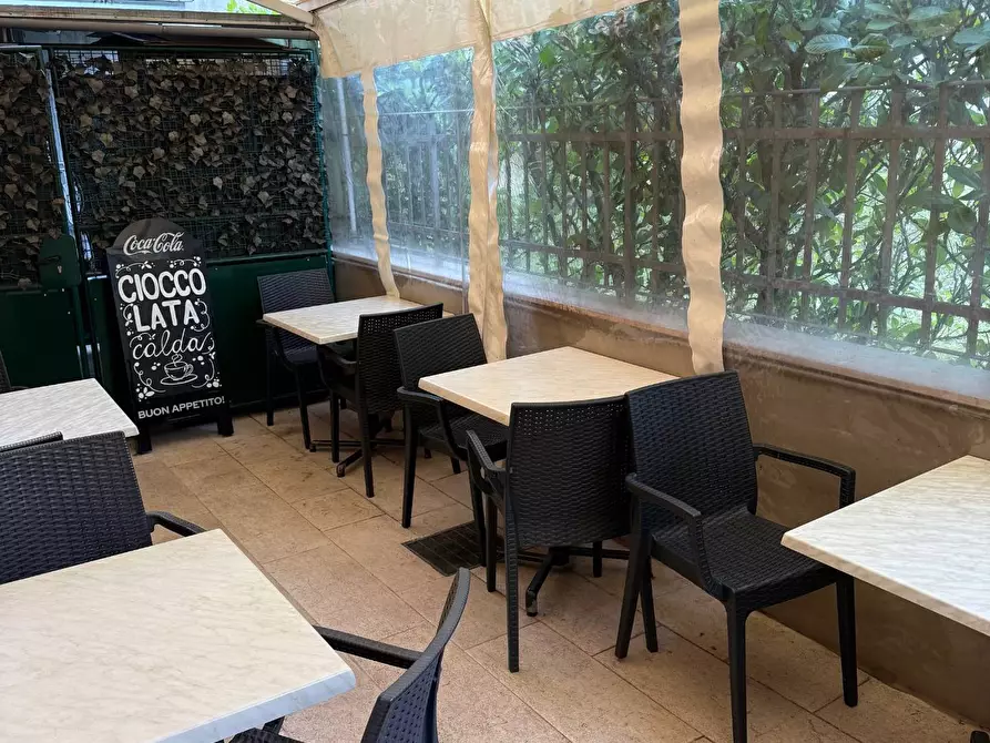 Immagine 8 di Locale commerciale in vendita  a Verona