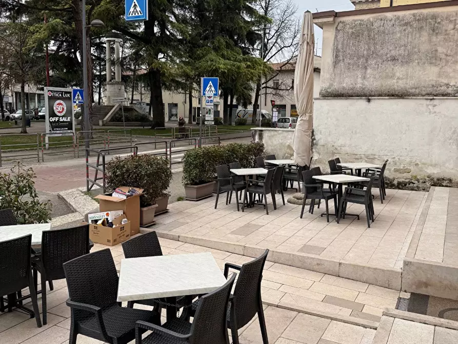 Immagine 9 di Locale commerciale in vendita  a Verona