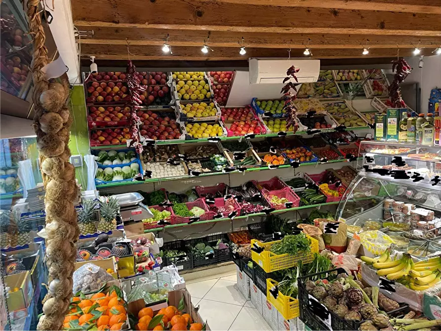 locale commerciale in vendita a Marmirolo