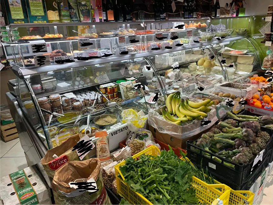 Immagine 3 di Locale commerciale in vendita  in via roma a Marmirolo