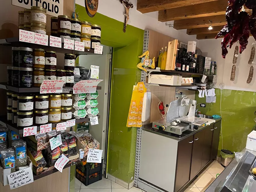 Immagine 4 di Locale commerciale in vendita  in via roma a Marmirolo