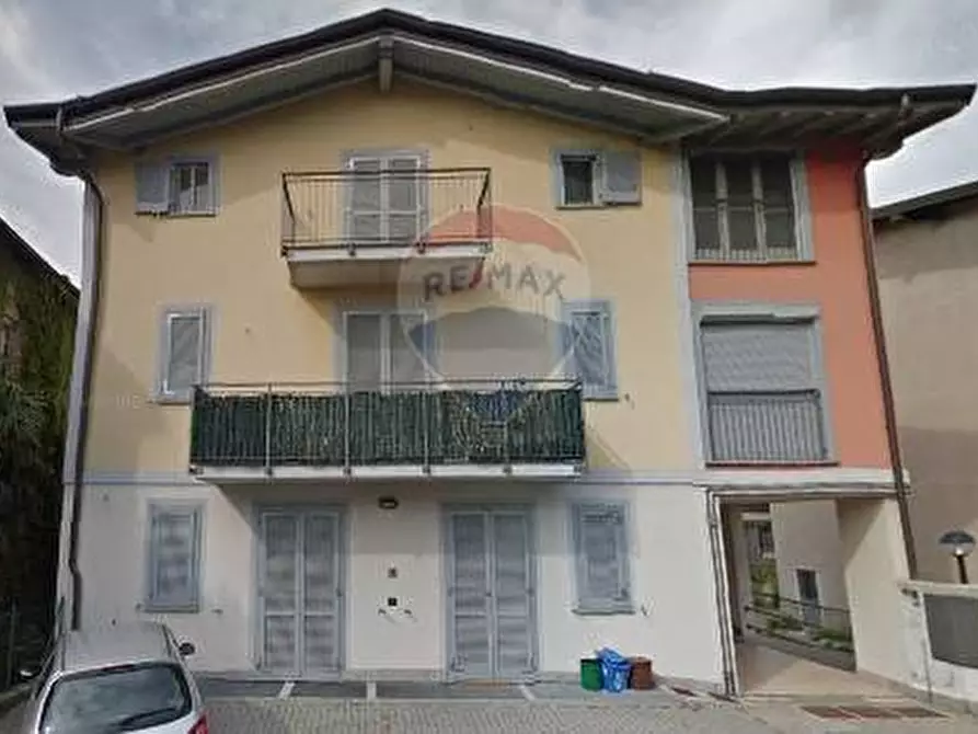 Immagine 1 di Appartamento in vendita  in via rovera a Gavirate