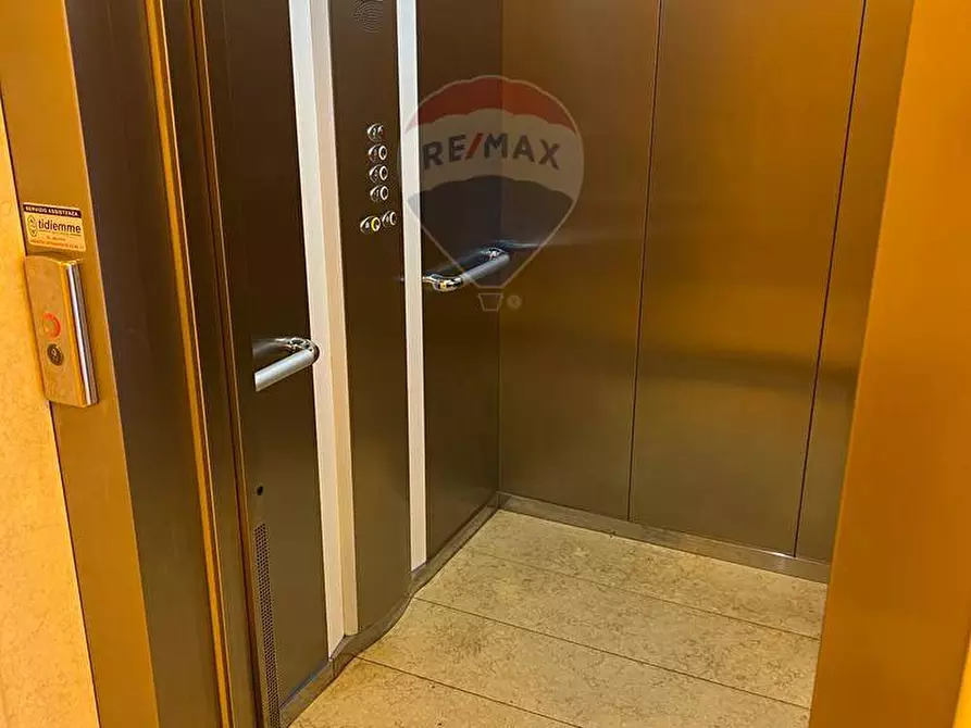 Immagine 22 di Ufficio in affitto  in Via Lungolago di Calcinate a Varese