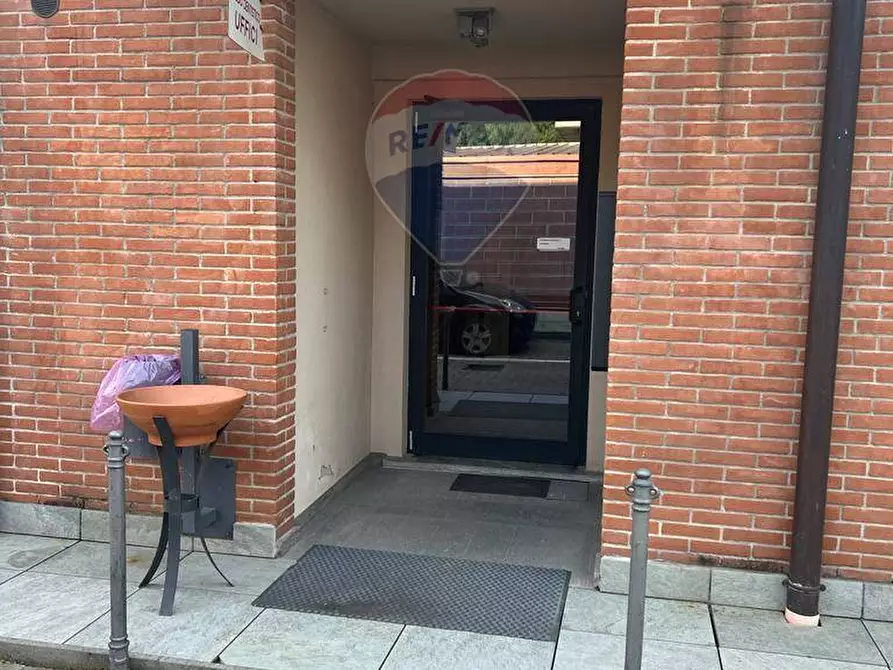 Immagine 24 di Negozio in affitto  a Varese