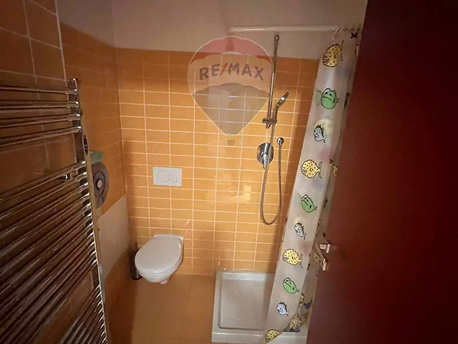 Immagine 26 di Negozio in affitto  a Varese