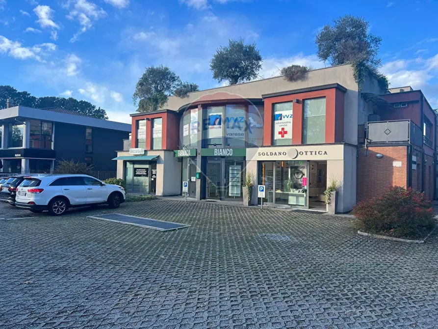 Immagine 29 di Negozio in affitto  a Varese