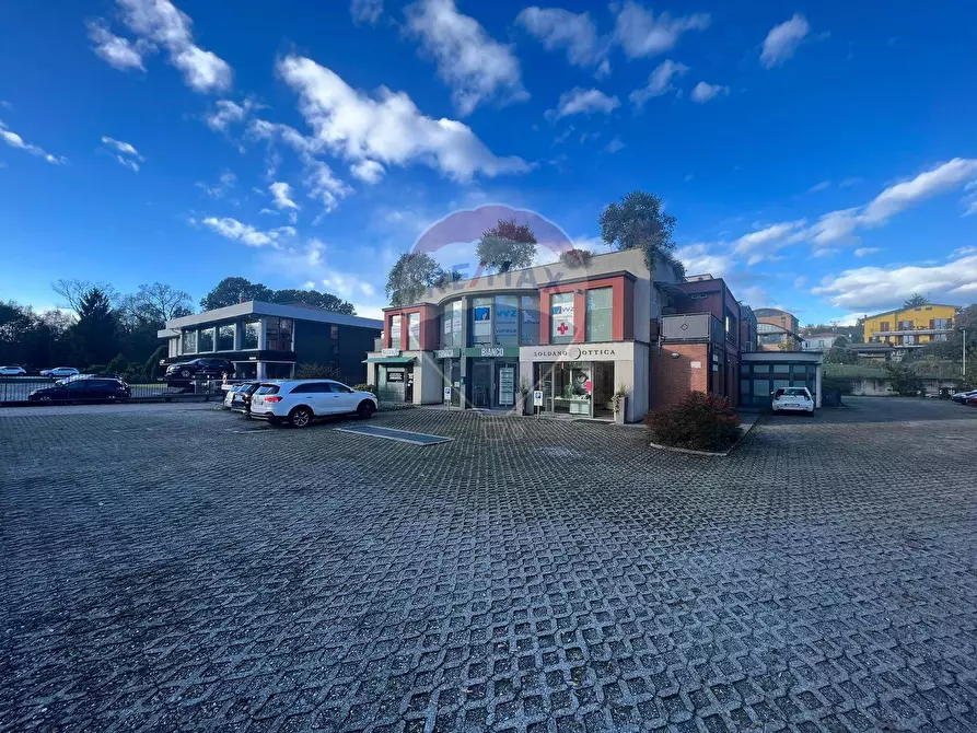 Immagine 30 di Negozio in affitto  a Varese