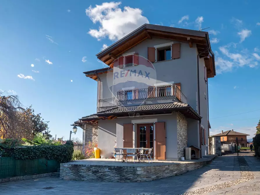 Immagine 1 di Villa in vendita  in Via Duca degli Abruzzi a Varese