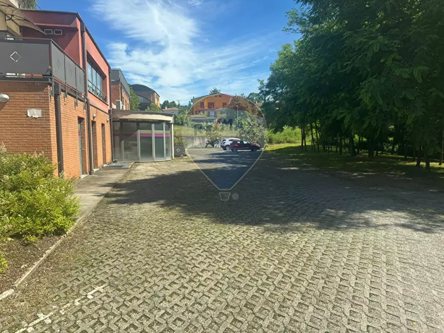 Immagine 23 di Negozio in affitto  a Varese