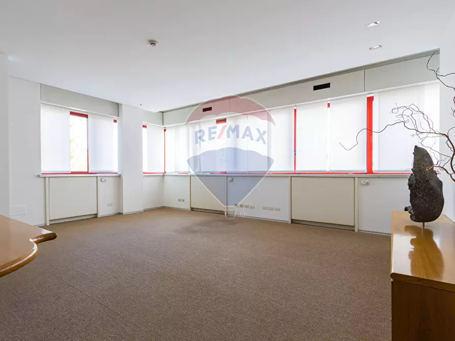 Immagine 20 di Ufficio in affitto  a Milano