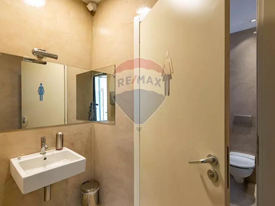 Immagine 23 di Ufficio in affitto  a Milano