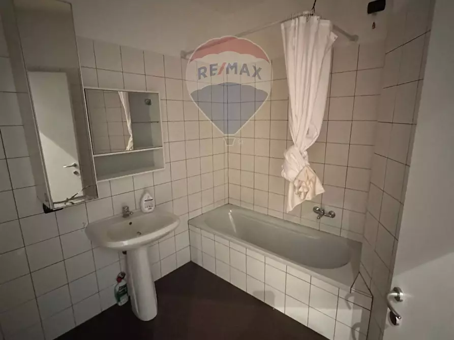 Immagine 12 di Ufficio in affitto  in Via Pier Francesco Mola a Milano