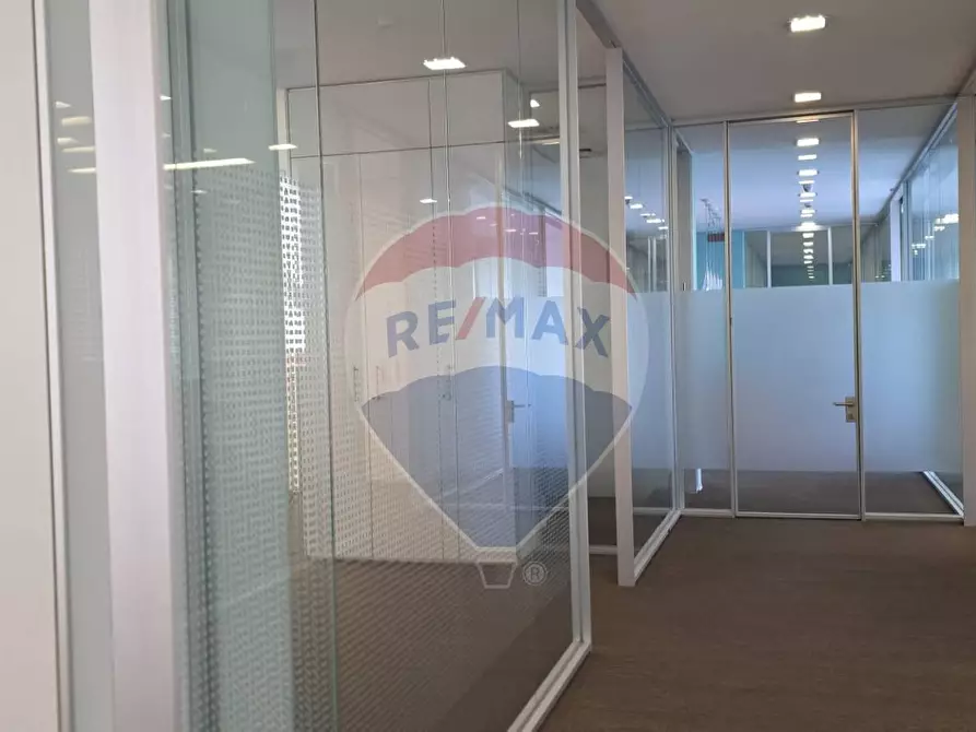 Immagine 21 di Ufficio in affitto  a Milano