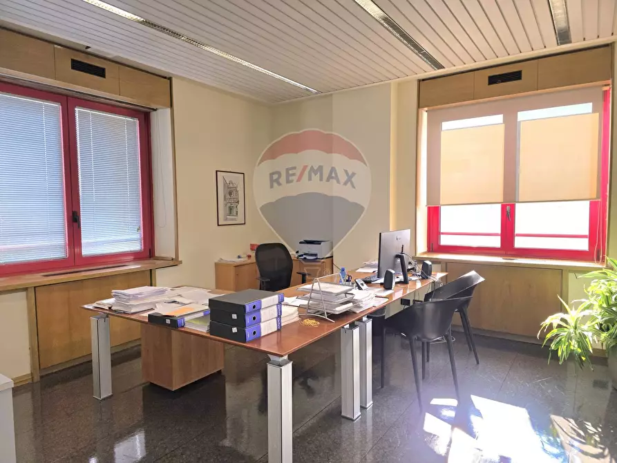 Immagine 10 di Ufficio in affitto  a Milano