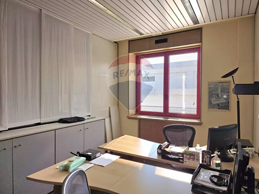 Immagine 13 di Ufficio in affitto  a Milano