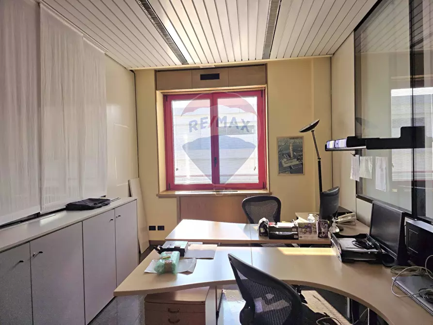 Immagine 15 di Ufficio in affitto  a Milano