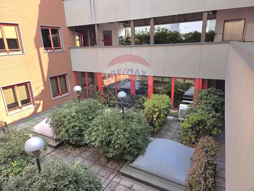 Immagine 6 di Ufficio in affitto  a Milano