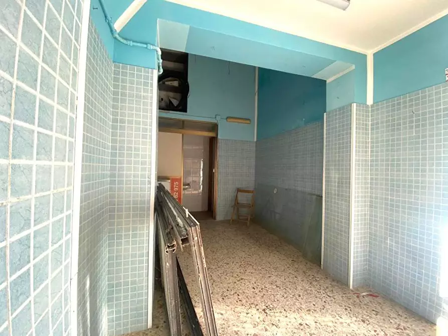 Immagine 6 di Locale commerciale in affitto  in Via Pindemonte a Palermo