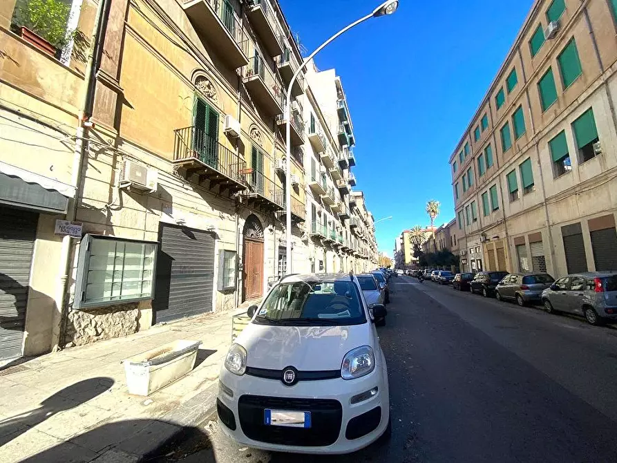 Immagine 9 di Locale commerciale in affitto  in Via Pindemonte a Palermo