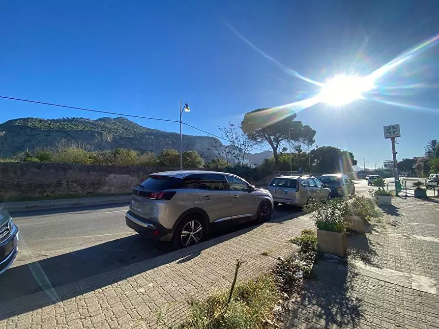 Immagine 27 di Appartamento in vendita  in Viale Del Fante a Palermo