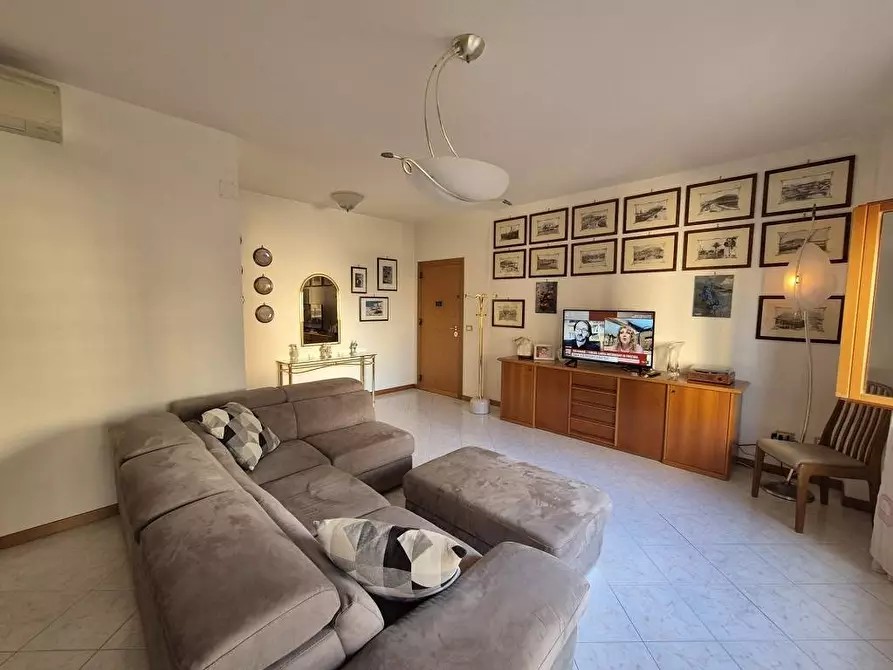 Immagine 5 di Appartamento in vendita  in Via Corradino Di Svevia a Palermo