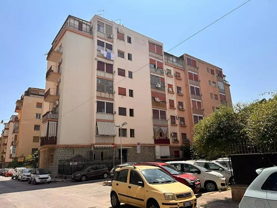 Immagine 2 di Appartamento in vendita  in Largo Cherubini a Palermo