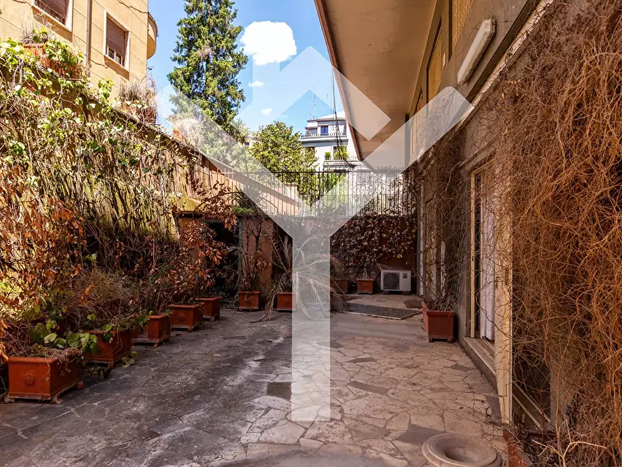 Immagine 8 di Appartamento in vendita  in Via Antonio Bertoloni a Roma