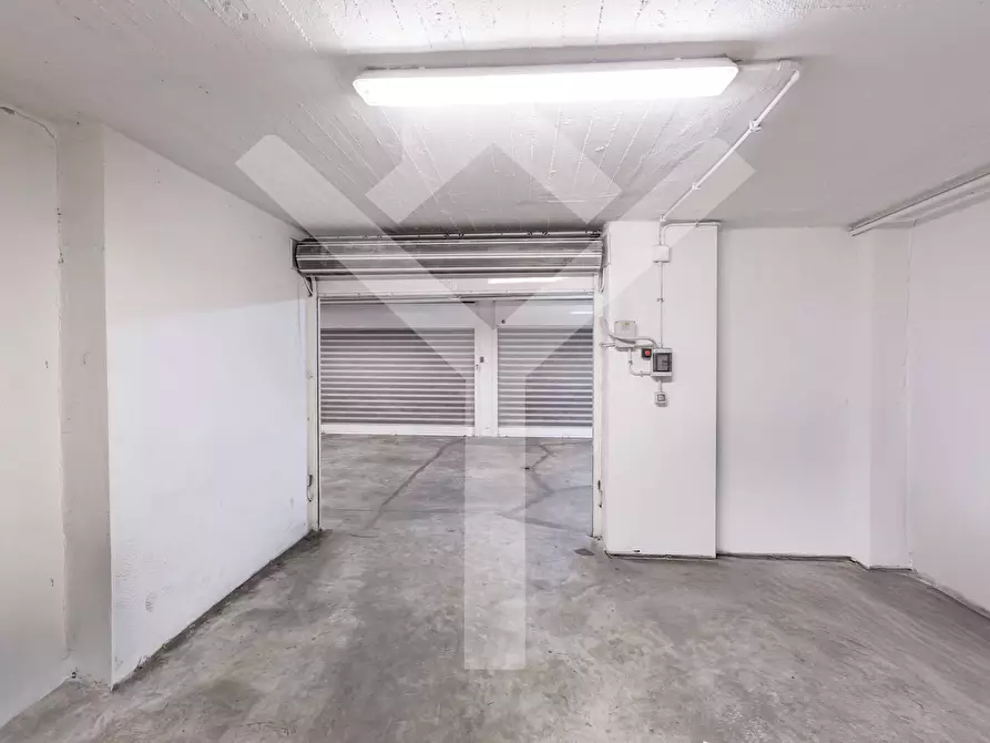 Immagine 7 di Box auto in vendita  in Via Di San Filippo Martire a Roma