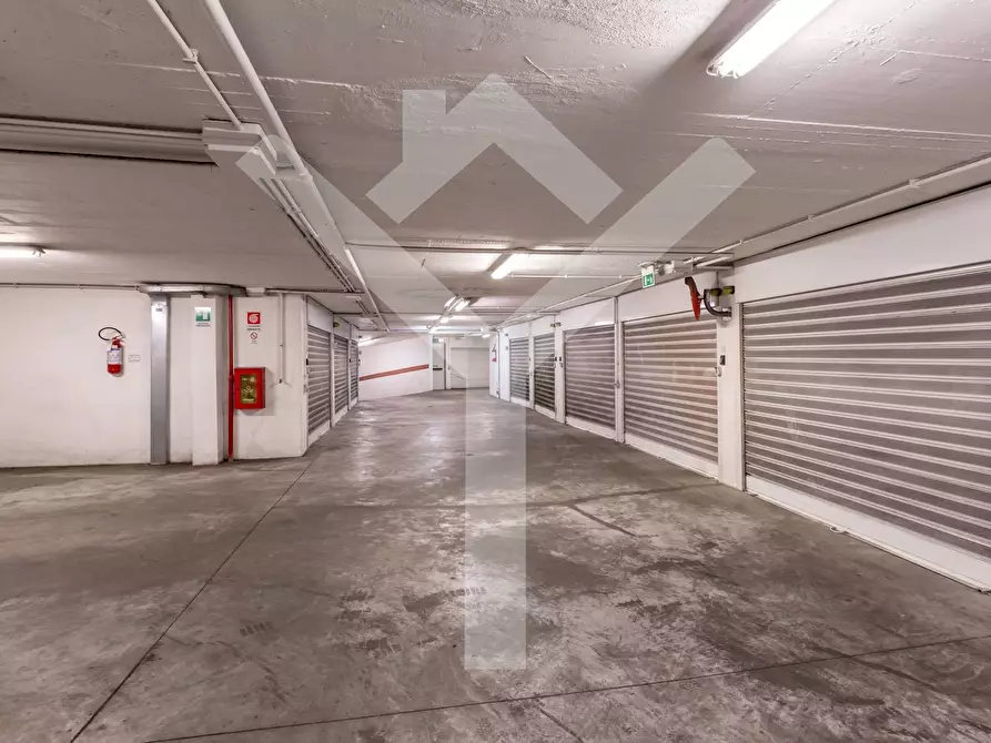 Immagine 9 di Box auto in vendita  in Via Di San Filippo Martire a Roma