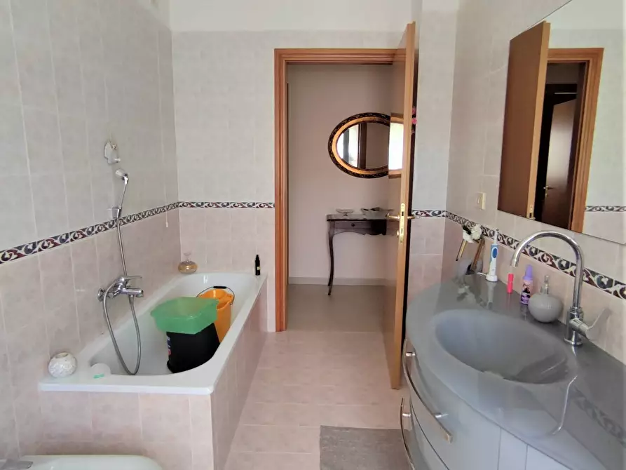 Immagine 10 di Appartamento in vendita  in Via Dei Maceristi a Sannicandro Garganico