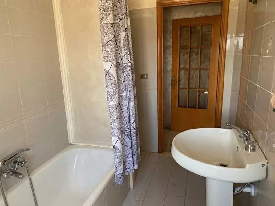 Immagine 11 di Appartamento in vendita  in Via Edoardo Scarpetta a Sannicandro Garganico