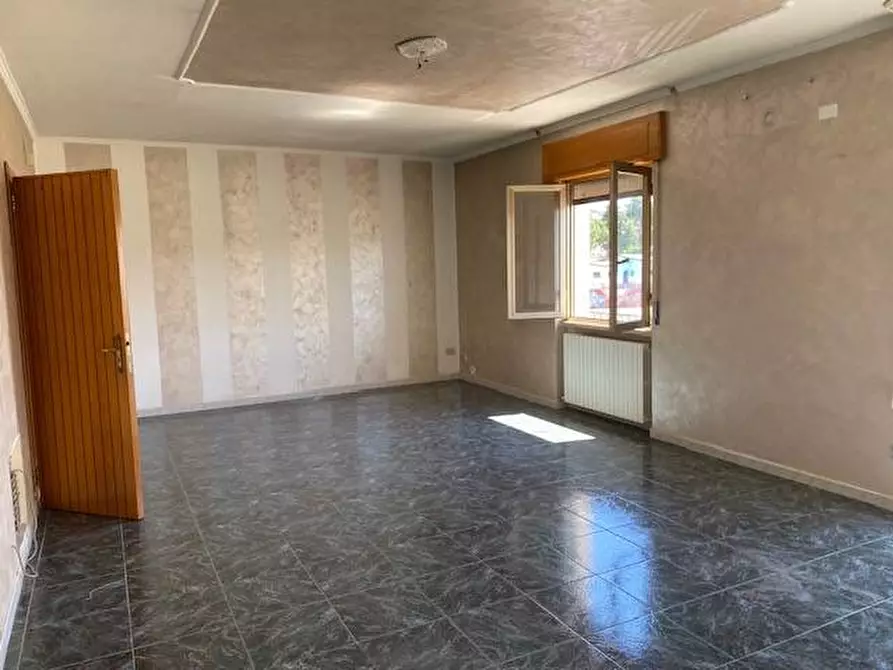 Immagine 2 di Appartamento in vendita  in Via Edoardo Scarpetta a Sannicandro Garganico