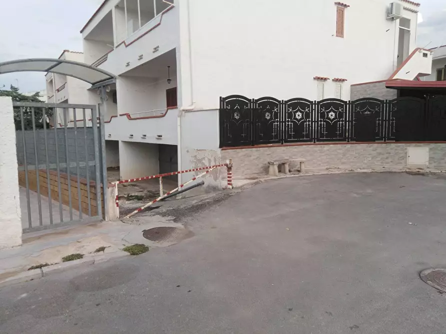 Immagine 2 di Box auto in vendita  in Via DEI LIMONI a Rodi Garganico