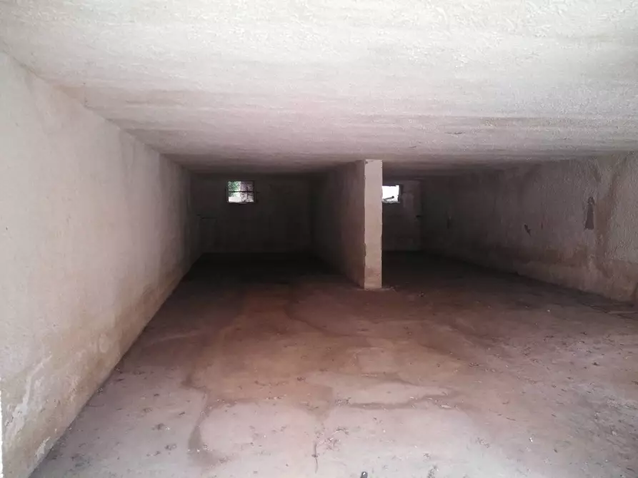 Immagine 10 di Box auto in vendita  in Via DEI LIMONI a Rodi Garganico