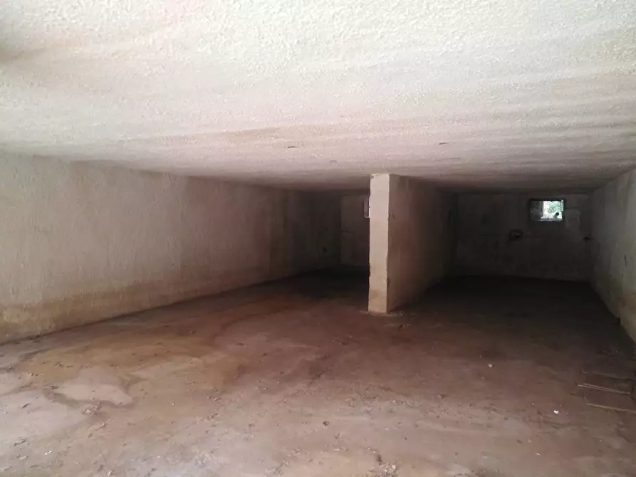 Immagine 11 di Box auto in vendita  in Via DEI LIMONI a Rodi Garganico