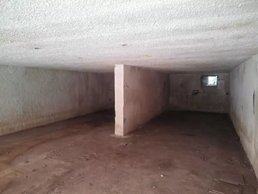 Immagine 12 di Box auto in vendita  in Via DEI LIMONI a Rodi Garganico