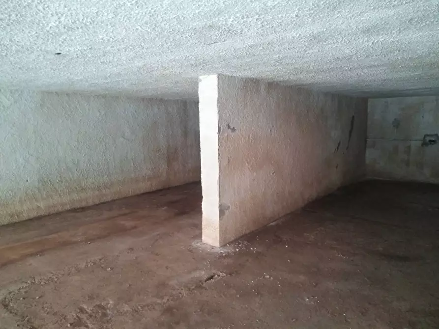 Immagine 13 di Box auto in vendita  in Via DEI LIMONI a Rodi Garganico